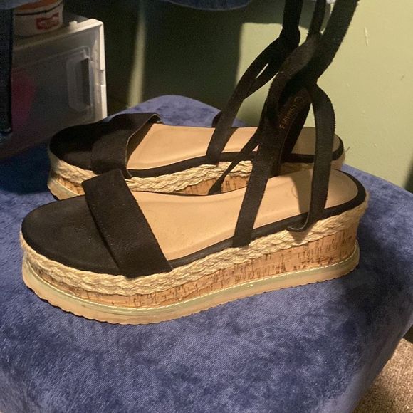 Missguided Black and Tan Espadrilles Stylish Comfort - Picture 4 of 5